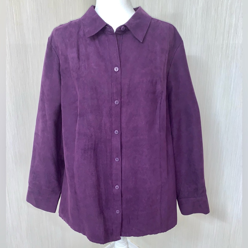 🌺 Cathrine’s Sueded Buttonfront Shirt